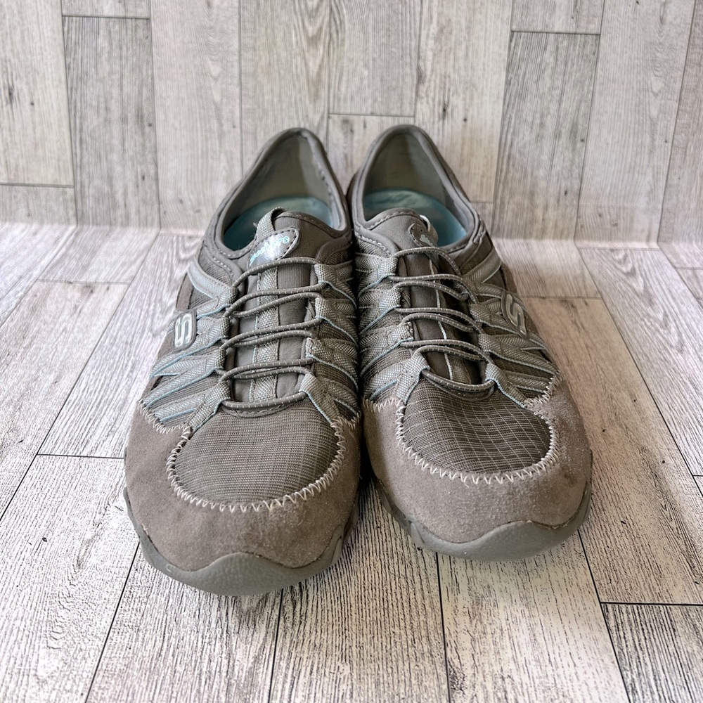 Women’s Sketchers slip on sneakers size 8.